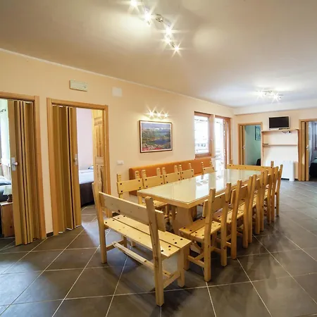 Apartment In Near Lift