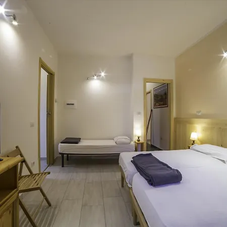 Apartment In Near Lift *