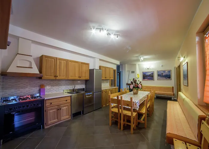 In Near Lift Apartment *